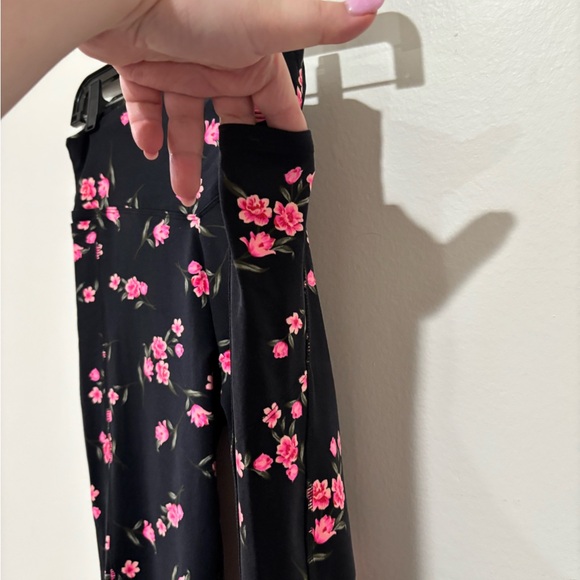 Pink Victoria’s Secret floral leggings size medium - Picture 3 of 7